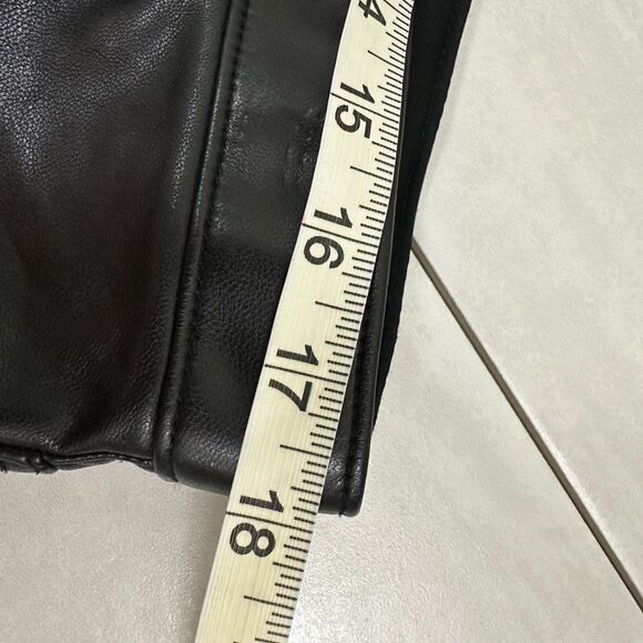 Abercrombie and Fitch Curve Love Faux Leather 90s Straight Ultra High Rise Pants - Picture 6 of 11